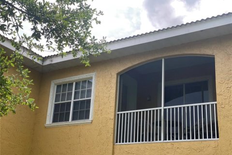 Condominio en venta en Land O' Lakes, Florida, 1 dormitorio, 69.68 m2 № 2098021 - foto 3