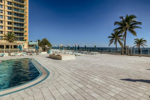 Condo in Hollywood, Florida, 2 bedrooms  № 2069082 - photo 20