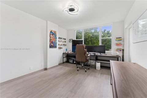 Condo in Hollywood, Florida, 2 bedrooms № 1958489 - photo 18