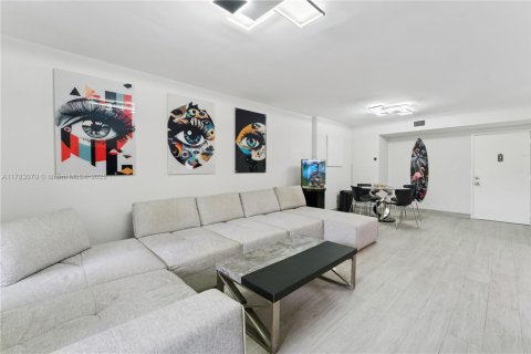 Condo in Hollywood, Florida, 2 bedrooms № 1958489 - photo 7