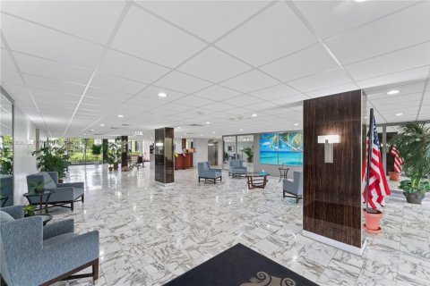 Condo in Hollywood, Florida, 2 bedrooms № 1958489 - photo 25