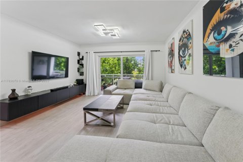 Condo in Hollywood, Florida, 2 bedrooms № 1958489 - photo 2