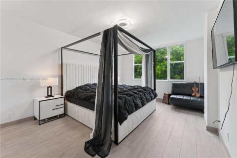 Condo in Hollywood, Florida, 2 bedrooms № 1958489 - photo 11