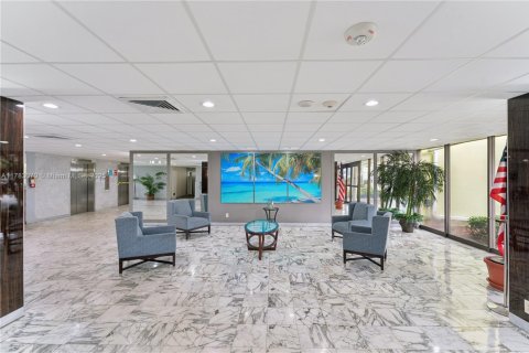 Condo in Hollywood, Florida, 2 bedrooms № 1958489 - photo 26
