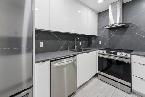 Condo in Hollywood, Florida, 2 bedrooms № 1958489 - photo 9