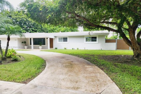 Casa en alquiler en Pinecrest, Florida, 3 dormitorios, 158.49 m2 № 1859049 - foto 1