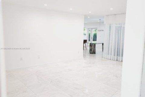 Villa ou maison à louer à Pinecrest, Floride: 3 chambres, 158.49 m2 № 1859049 - photo 3