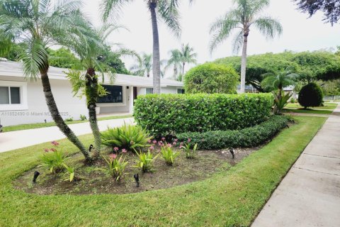 House in Pinecrest, Florida 3 bedrooms, 158.49 sq.m. № 1859049 - photo 2
