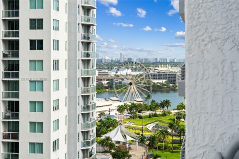 Condo in Miami, Florida, 1 bedroom № 1985973 - photo 12