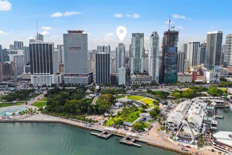 Condo in Miami, Florida, 1 bedroom № 1985973 - photo 1