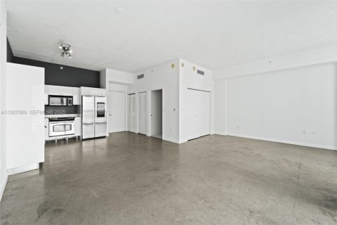 Condo in Miami, Florida, 1 bedroom № 1985973 - photo 4