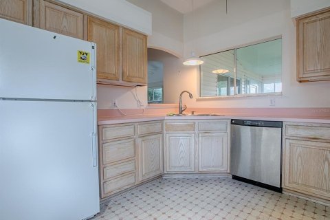 House in Lady Lake, Florida 2 bedrooms, 144 sq.m. № 1918259 - photo 13