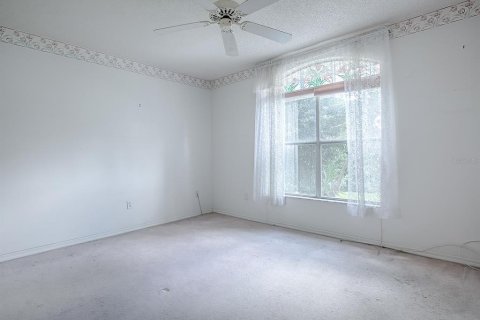 House in Lady Lake, Florida 2 bedrooms, 144 sq.m. № 1918259 - photo 5