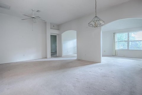 House in Lady Lake, Florida 2 bedrooms, 144 sq.m. № 1918259 - photo 7