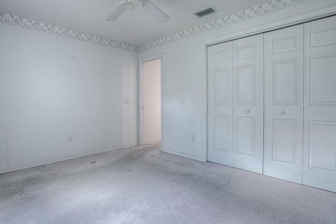 House in Lady Lake, Florida 2 bedrooms, 144 sq.m. № 1918259 - photo 6