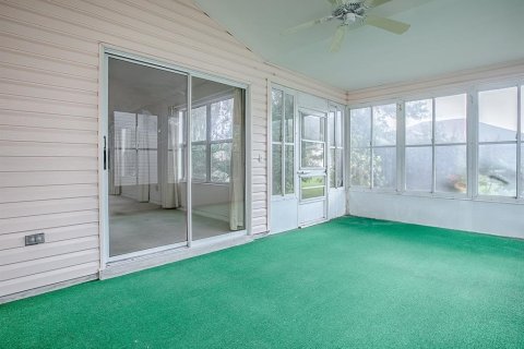 House in Lady Lake, Florida 2 bedrooms, 144 sq.m. № 1918259 - photo 27
