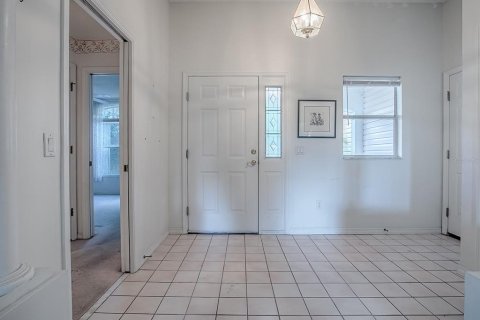 House in Lady Lake, Florida 2 bedrooms, 144 sq.m. № 1918259 - photo 3