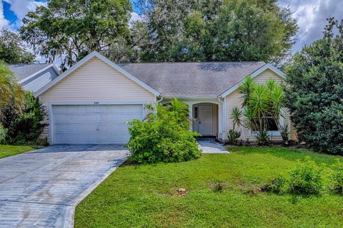 House in Lady Lake, Florida 2 bedrooms, 144 sq.m. № 1918259 - photo 1