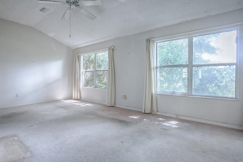 House in Lady Lake, Florida 2 bedrooms, 144 sq.m. № 1918259 - photo 16