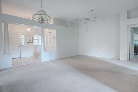 House in Lady Lake, Florida 2 bedrooms, 144 sq.m. № 1918259 - photo 10