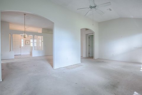 House in Lady Lake, Florida 2 bedrooms, 144 sq.m. № 1918259 - photo 17