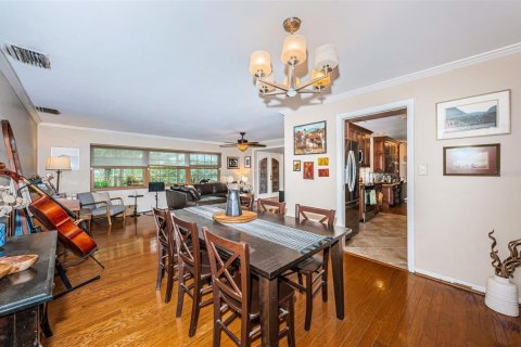 House in Saint Petersburg, Florida 4 bedrooms, 246.93 sq.m. № 1622290 - photo 16