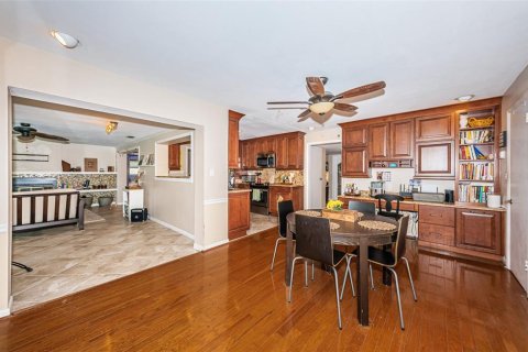 House in Saint Petersburg, Florida 4 bedrooms, 246.93 sq.m. № 1622290 - photo 23