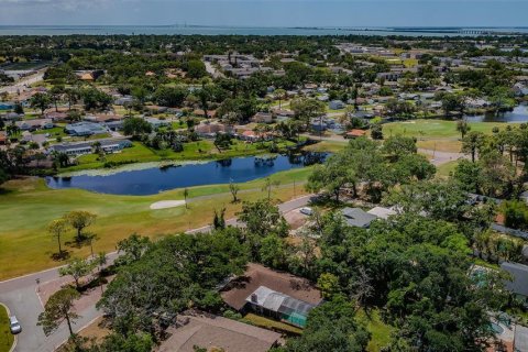 House in Saint Petersburg, Florida 4 bedrooms, 246.93 sq.m. № 1622290 - photo 2