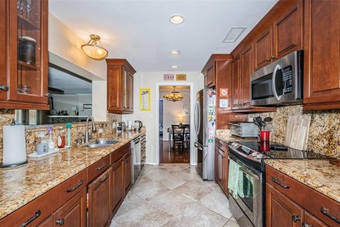 House in Saint Petersburg, Florida 4 bedrooms, 246.93 sq.m. № 1622290 - photo 17
