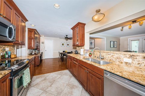 House in Saint Petersburg, Florida 4 bedrooms, 246.93 sq.m. № 1622290 - photo 21