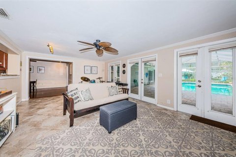 House in Saint Petersburg, Florida 4 bedrooms, 246.93 sq.m. № 1622290 - photo 24