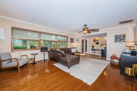 House in Saint Petersburg, Florida 4 bedrooms, 246.93 sq.m. № 1622290 - photo 9