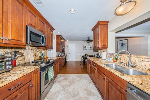 House in Saint Petersburg, Florida 4 bedrooms, 246.93 sq.m. № 1622290 - photo 20