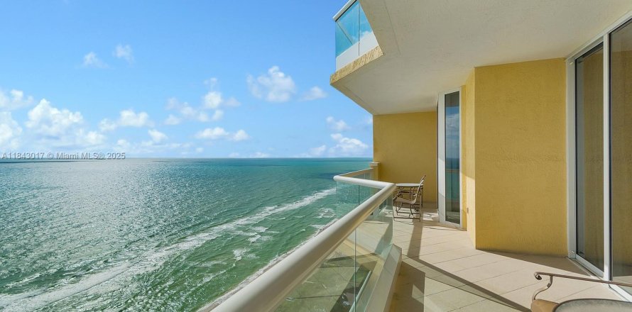 Condo in Sunny Isles Beach, Florida, 2 bedrooms  № 1836103