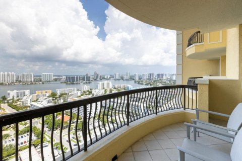 Condo in Sunny Isles Beach, Florida, 2 bedrooms  № 1836103 - photo 17