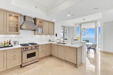 Condo in Sunny Isles Beach, Florida, 2 bedrooms  № 1836103 - photo 11
