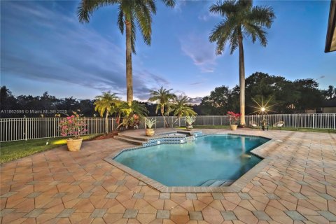 Casa en venta en Weston, Florida, 6 dormitorios, 528.24 m2 № 1890068 - foto 11