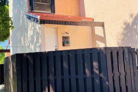 Adosado en alquiler en Miami, Florida, 3 dormitorios, 104.98 m2 № 1794685 - foto 22