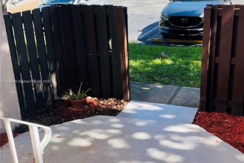 Adosado en alquiler en Miami, Florida, 3 dormitorios, 104.98 m2 № 1794685 - foto 24