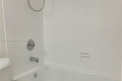 Adosado en alquiler en Miami, Florida, 3 dormitorios, 104.98 m2 № 1794685 - foto 14