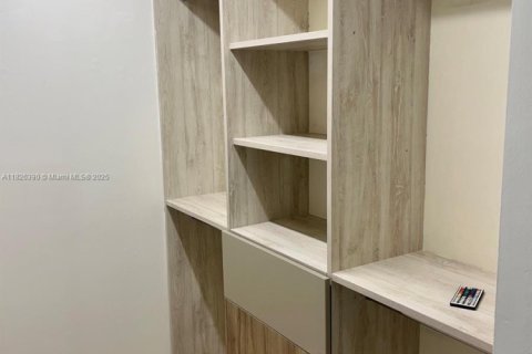 Adosado en alquiler en Miami, Florida, 3 dormitorios, 104.98 m2 № 1794685 - foto 13