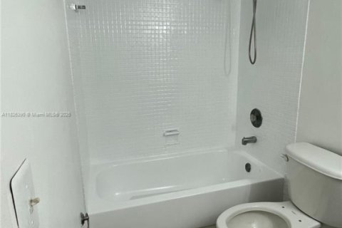 Adosado en alquiler en Miami, Florida, 3 dormitorios, 104.98 m2 № 1794685 - foto 10