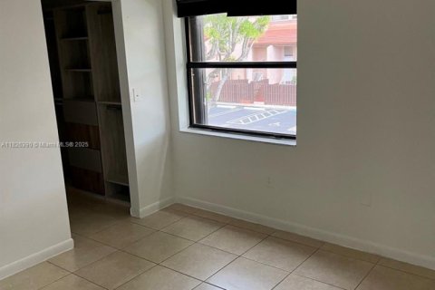 Adosado en alquiler en Miami, Florida, 3 dormitorios, 104.98 m2 № 1794685 - foto 17