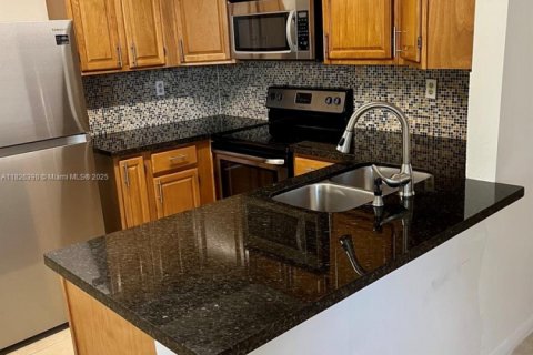 Adosado en alquiler en Miami, Florida, 3 dormitorios, 104.98 m2 № 1794685 - foto 1