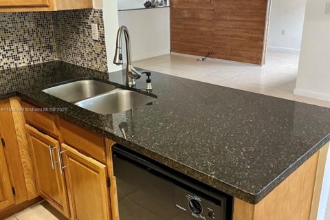 Adosado en alquiler en Miami, Florida, 3 dormitorios, 104.98 m2 № 1794685 - foto 2