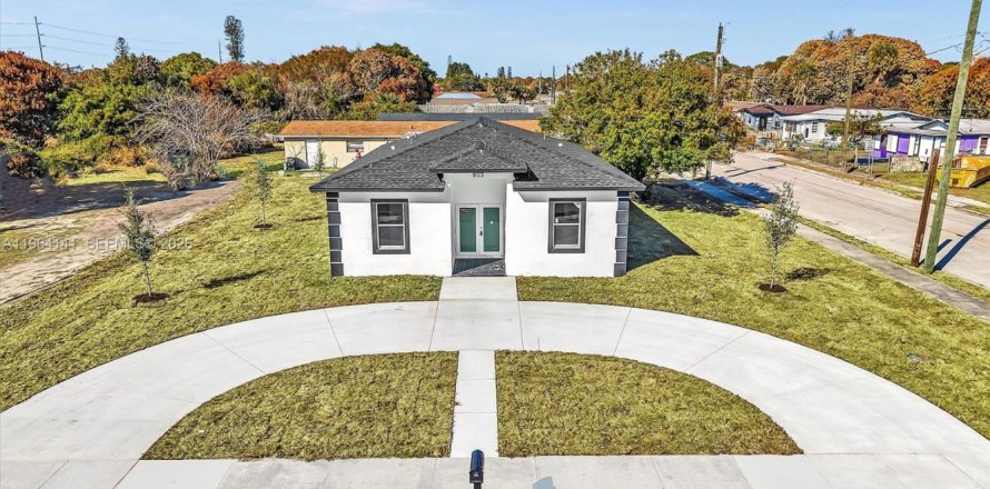 Дом в Сент-Луси, Флорида 4 спальни, 145.21м2 № 2026604