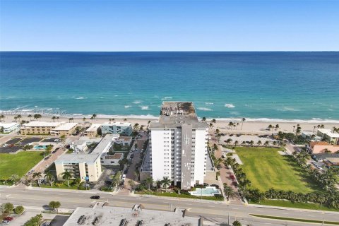 Condo in Hollywood, Florida, 1 bedroom  № 1977490 - photo 2