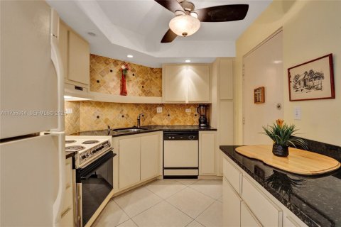 Condo in Hollywood, Florida, 1 bedroom  № 1977490 - photo 5