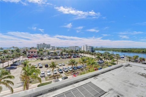 Condo in Hollywood, Florida, 1 bedroom  № 1977490 - photo 30