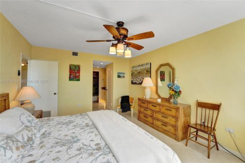 Condo in Hollywood, Florida, 1 bedroom  № 1977490 - photo 25